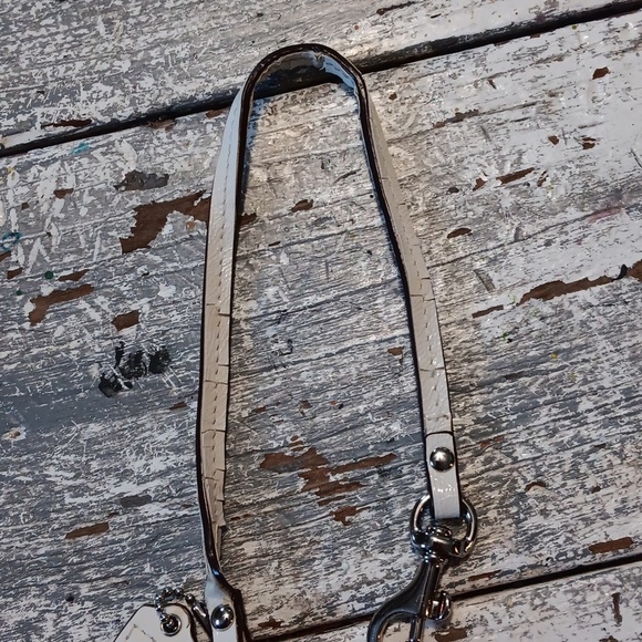 Coach Pink Orange White Logo Embossed Zip Wallet/Wristlet Vintage - Picture 5 of 11